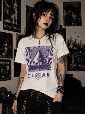 Cloak Small White Occultis Aperta Invisibilium Graphic T Shirt Skull Goth